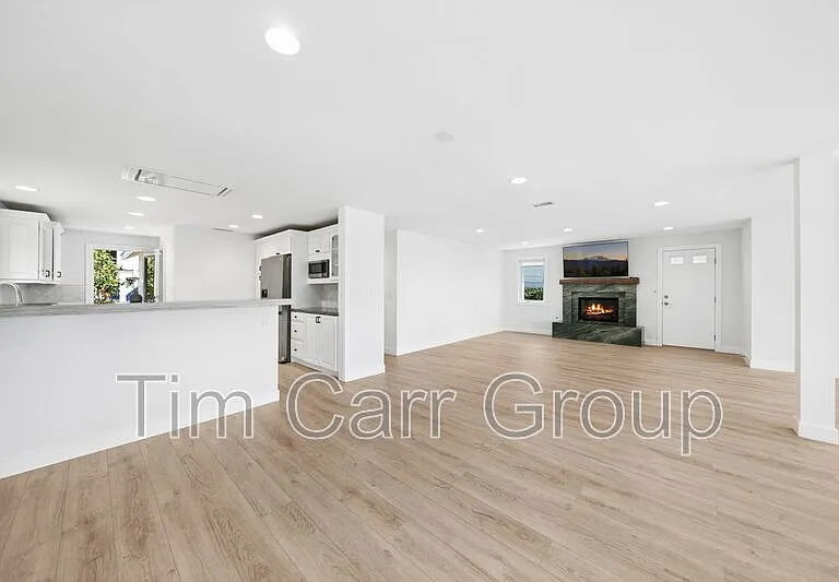 112 S Bayfront — Photo 10