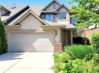 14 Shadow Creek Cir, Palos Heights, IL 60463