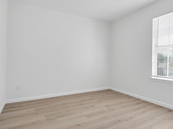 2nd image of 1316 Greenleaf Ct