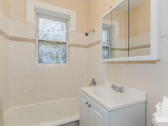 5th image of 632 W Arlington Pl #58