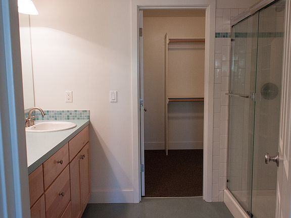 Master Bath/Walk-In Closet
