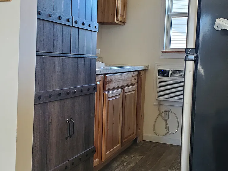 402 Pine St — Photo 2