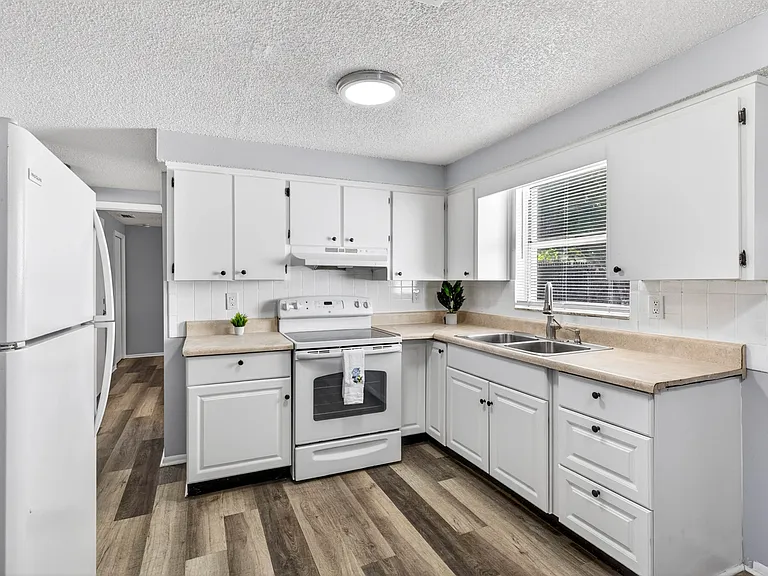 6324 Baldwyn Ave — Photo 5