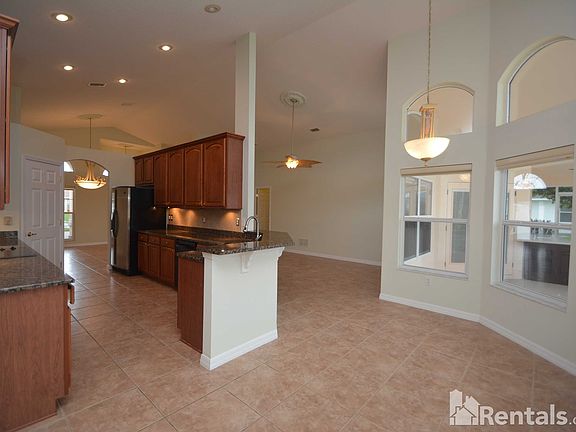 4th image of 147 Coral Reef Ct N