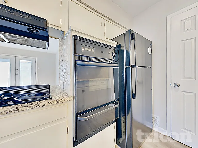 1803 Westcrest Dr — Photo 9