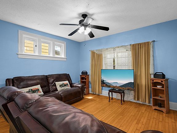 5th image of 884 Conway St