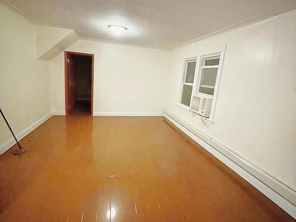 1st image of 600 College Pl #2