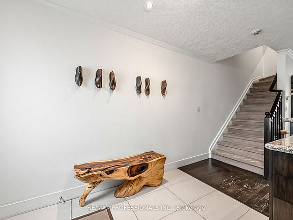 4th image of 220 Manitoba St #32