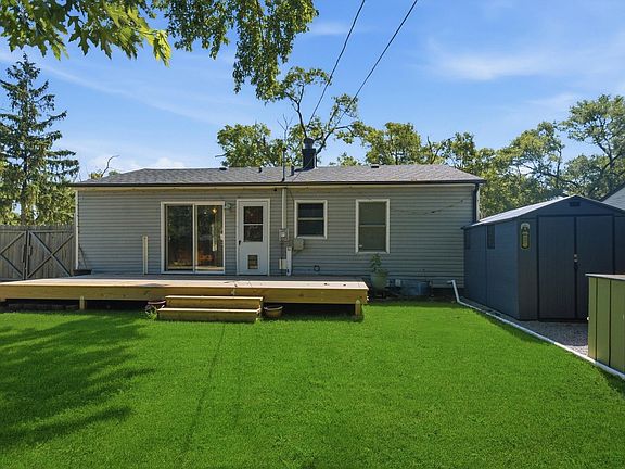 3rd image of 21730 Merrill Ave