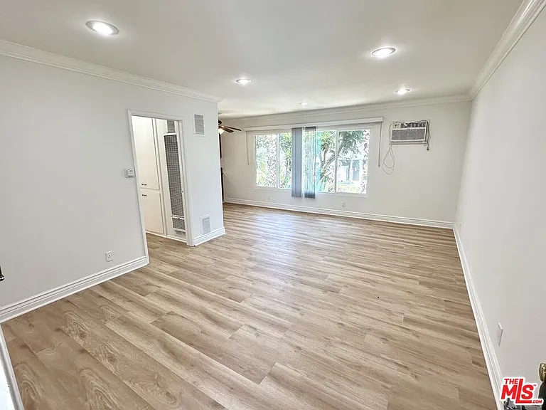 1215 N Hayworth Ave #203 — Photo 3