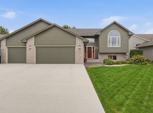 3204 S Grace Ave, Sioux Falls, SD 57103