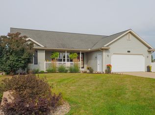 52236 Chardonnay St, Paw Paw, MI 49079