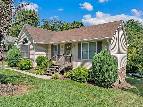 2nd image of 2349 Locust Grove Cir NE