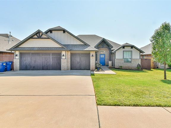 2nd image of 1208 N Wisteria Ter