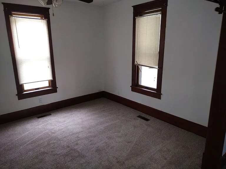 329 N Main St — Photo 8
