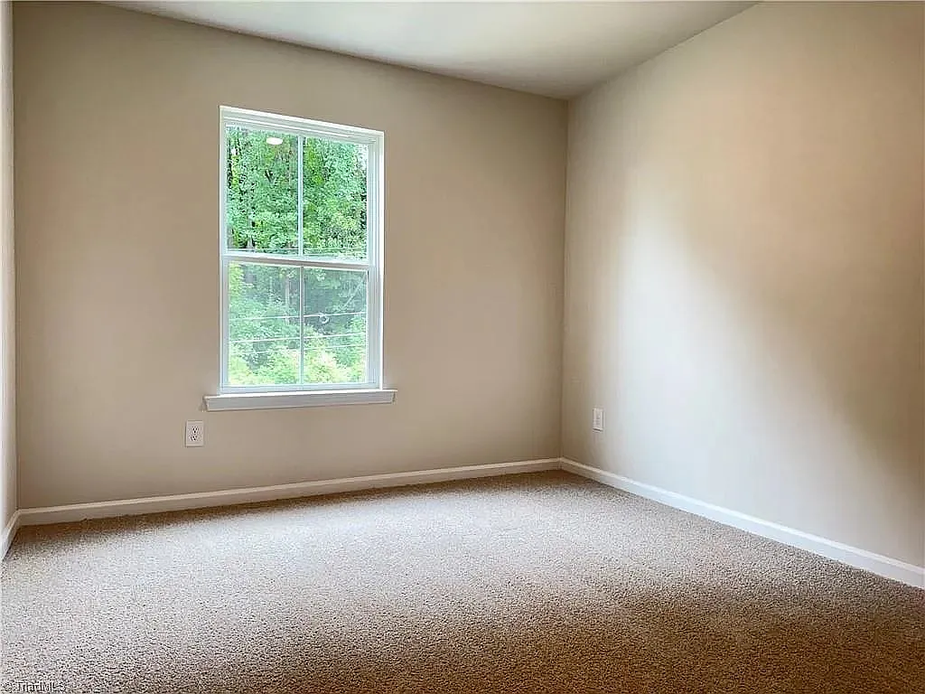 4 bed, 2.5 bath, 1712 sqft, $750 — Photo 3