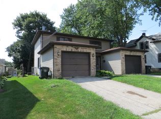 15 S Grove St, Carpentersville, IL 60110