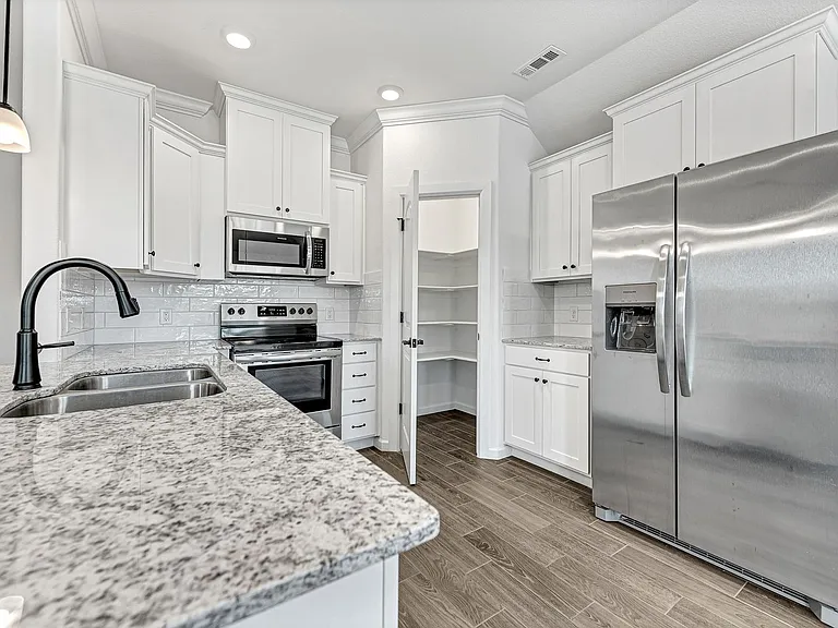 266 S Coventry Ave — Photo 11