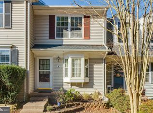 4 Wyatt Ct, Sterling, VA 20165