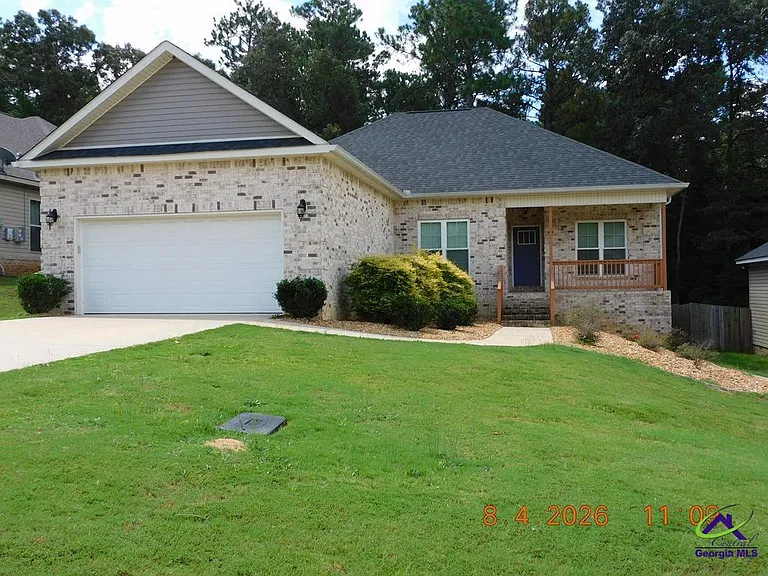 211 Lasso Dr — Photo 1
