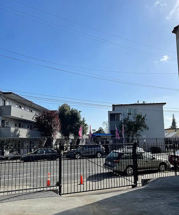 2586 Foothill Blvd #A