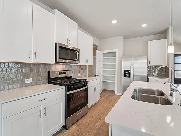16691 Sterling Cliff St — Photo 6