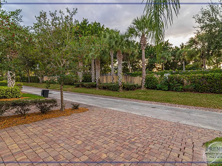 28576 Alessandria Cir — Photo 32