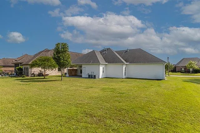 3 bed, 2.0 bath, 1900 sqft, $2,650 — Photo 4