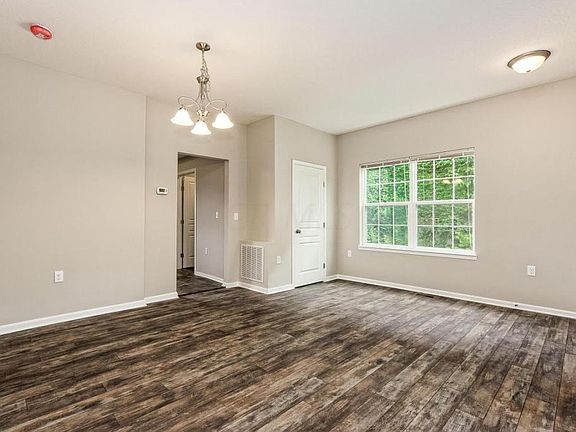 4th image of 217 Hawkes Ave