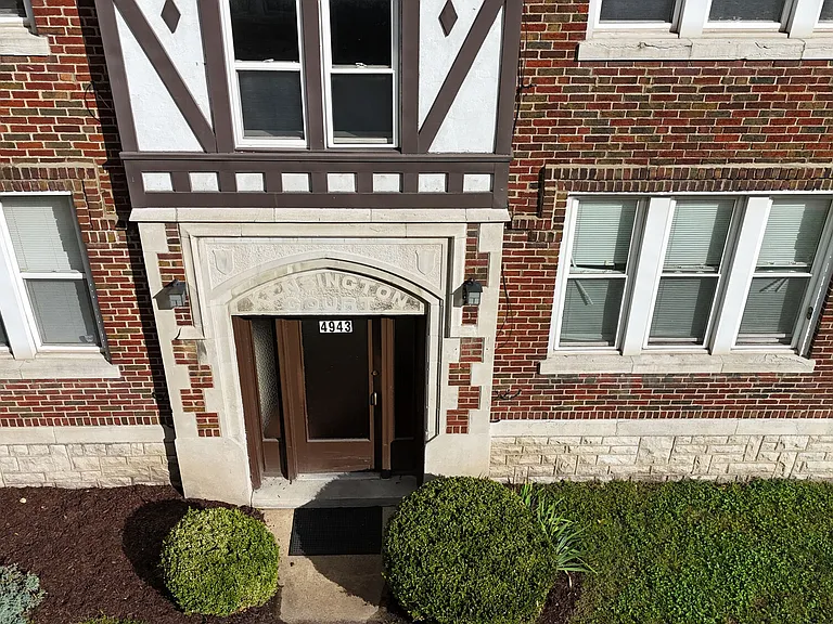 Central West End Apartments — Photo 9