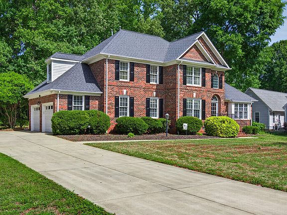 3rd image of 100 Brookfield Ct