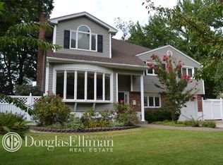 19 Daniel Dr, Glen Cove, NY 11542