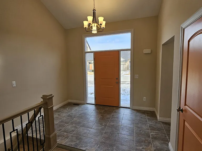 42405 Stanford Way — Photo 2