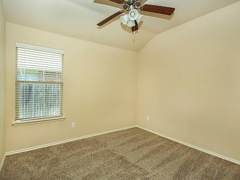 4032 Eagle Dr — Photo 10