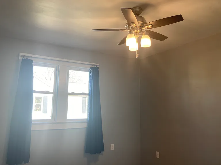 8 N Indiana Ave — Photo 10