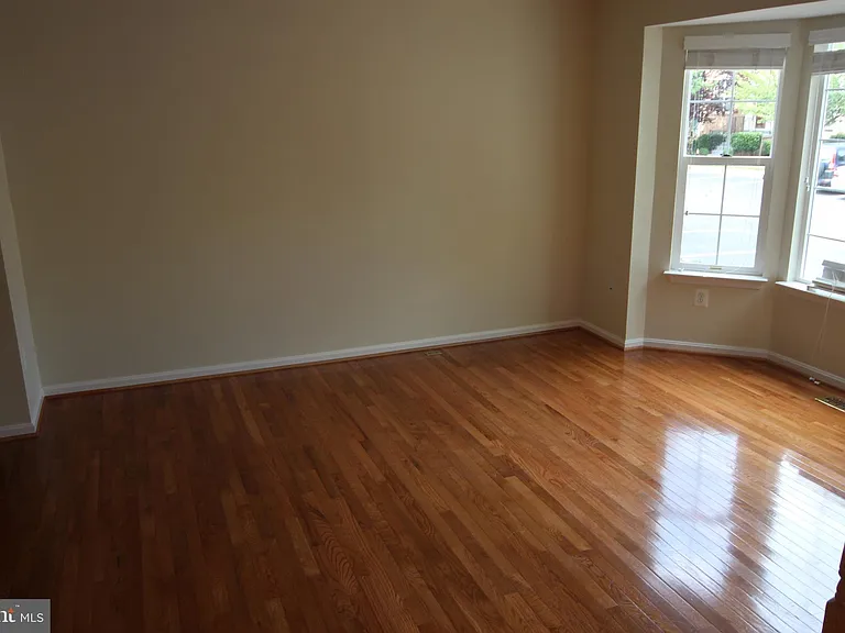 7491 Digby Grn — Photo 3
