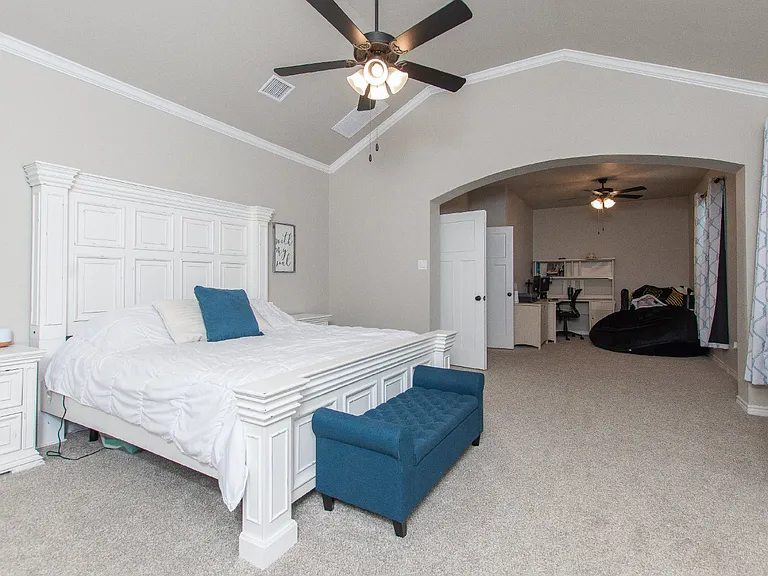 1756 Meadow Crest Dr — Photo 21