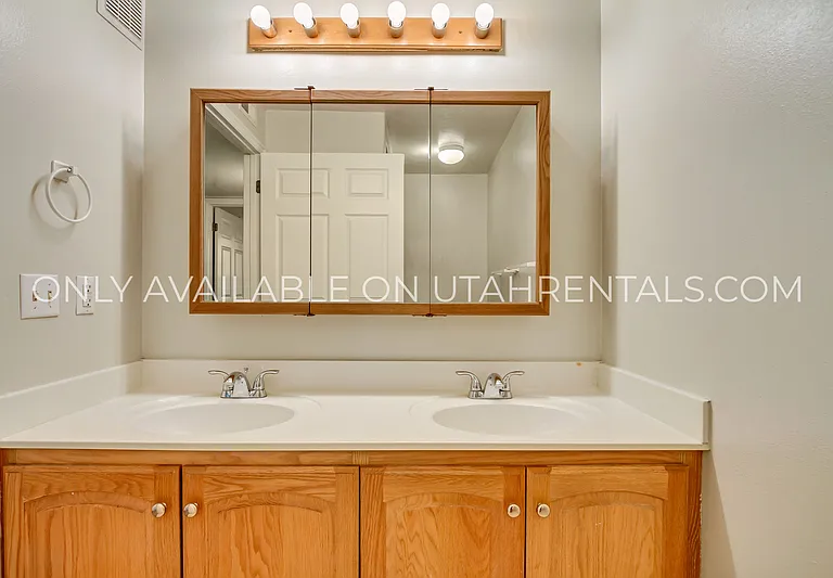 909 N 500 W #3 — Photo 9