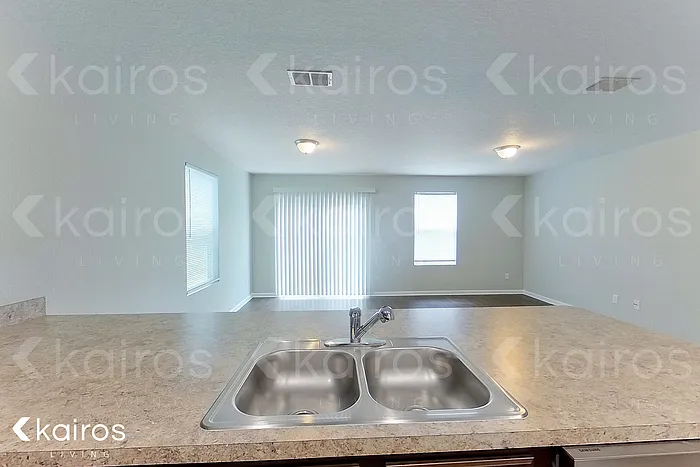 1331 Mull St — Photo 8