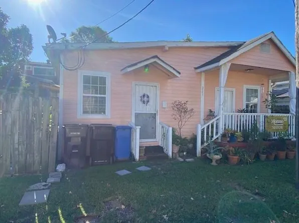 221 Hillary St, New Orleans, LA 70118