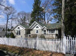 30 Oakdale Ave, Nesconset, NY 11767