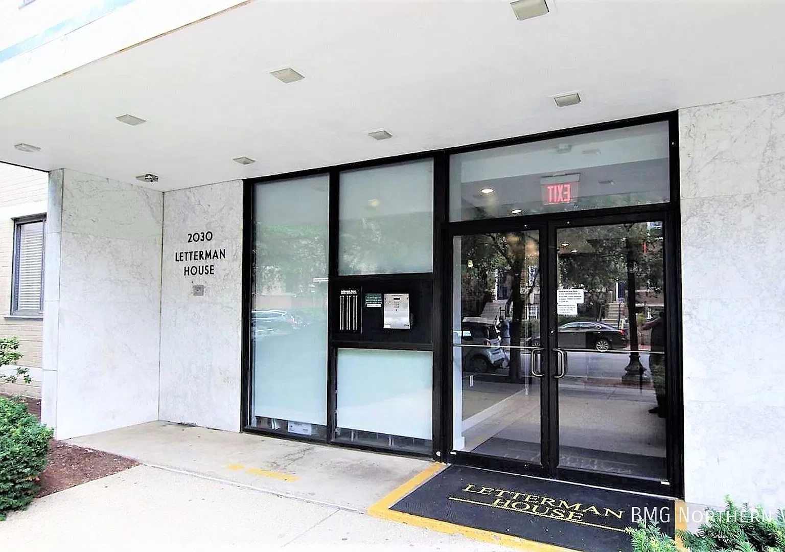 Bright and Spacious Condo in Fantastic Foggy Bottom Location — Photo 3