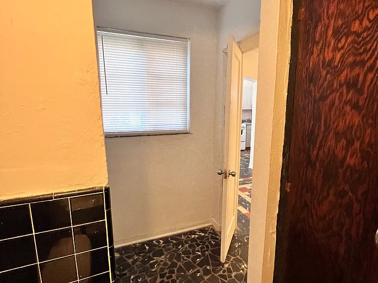 610 Jefferson Ave #6 — Photo 32