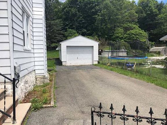 5th image of 127 Weston Pl