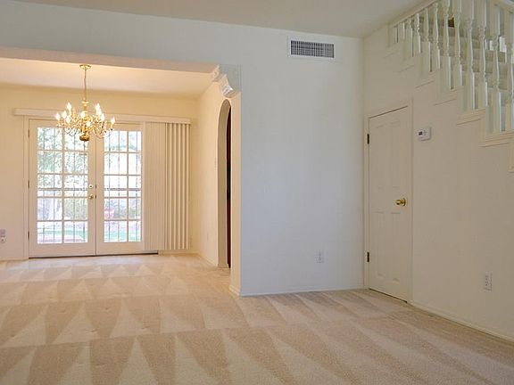 4th image of 808 Via Descanso Dr