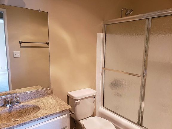 3rd image of 506 Ohio Ave #6