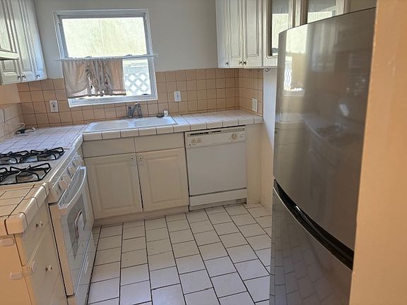 3rd image of 1142 23rd St APT A