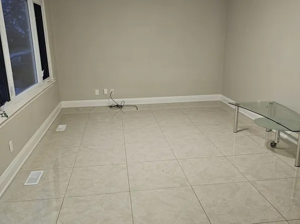 299 W 2nd St, Hamilton, ON L9C 3H1