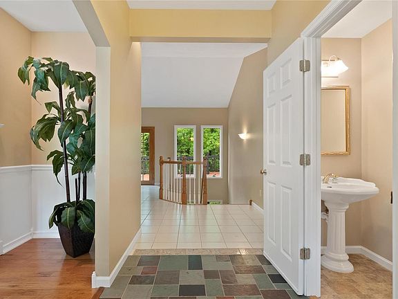 3rd image of 768 Meadowbrook Farms Dr