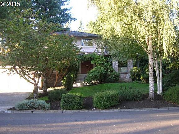2nd image of 2424 NE 45th St